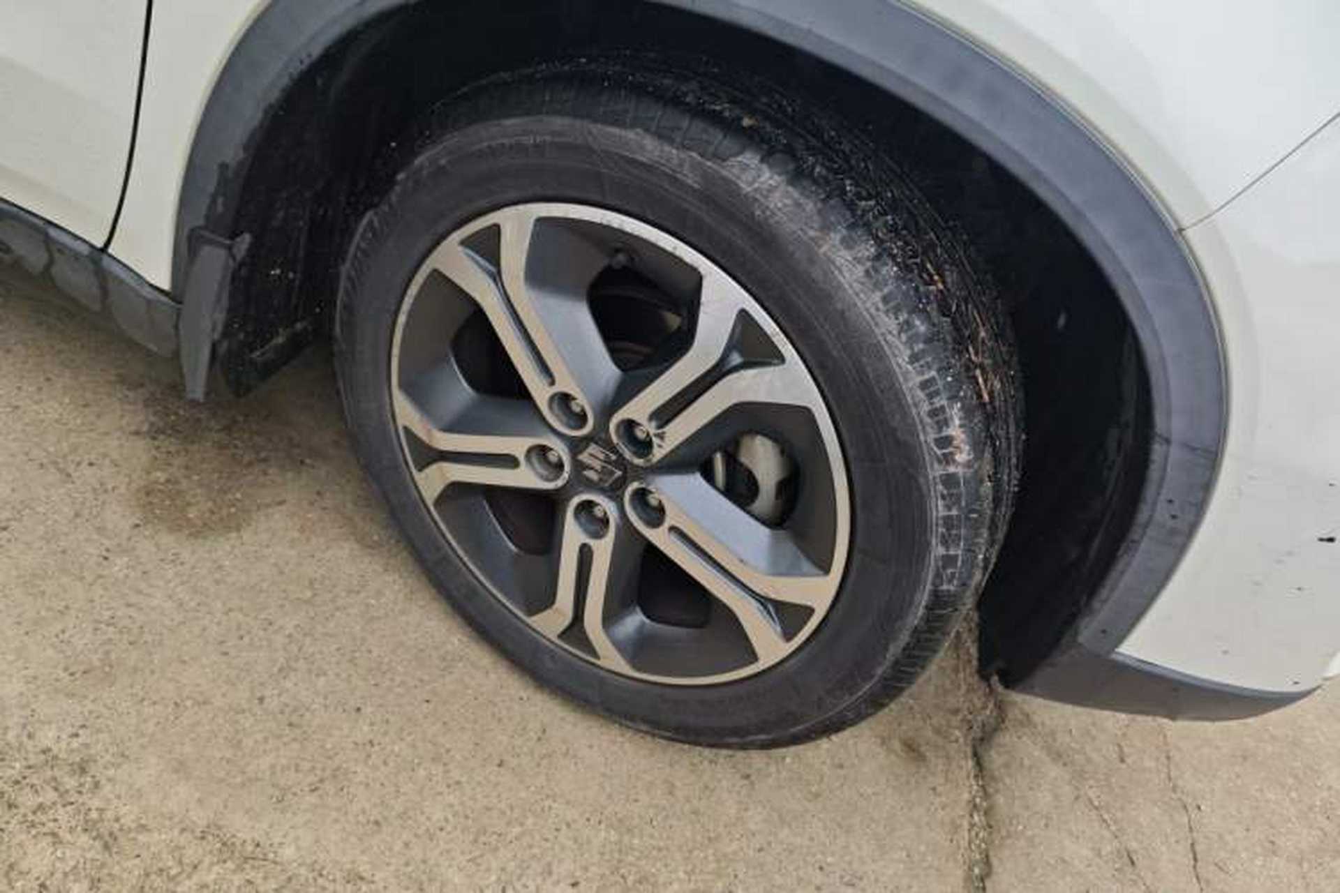 Used Suzuki Vitara 2016 1.4T Automatic Two-Wheel Drive Elite Model Right Front Wheel Hub
