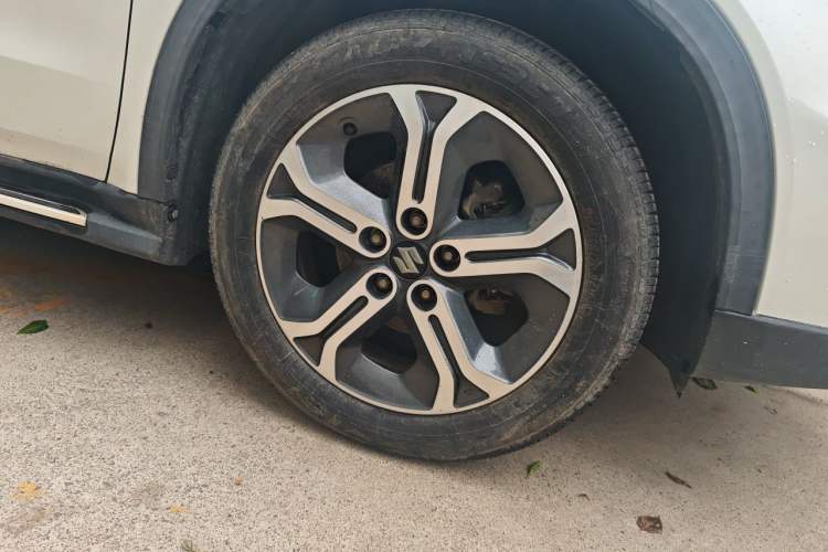 Used Suzuki Vitara 2016 1.4T Automatic Two-Wheel Drive Elite Model Right Front Wheel Hub