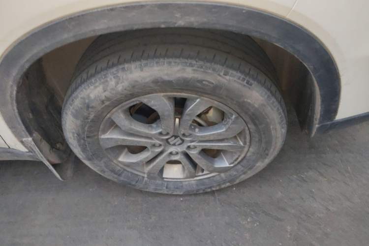 Used Suzuki Vitara 2016 1.6L Manual Two-Wheel Drive Entry-Level Trim Right Front Wheel Hub