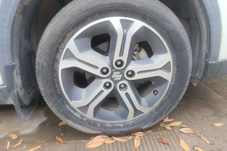 Used Suzuki Vitara 2016 1.4T Automatic All-Wheel-Drive Elite Model Right Front Wheel Hub