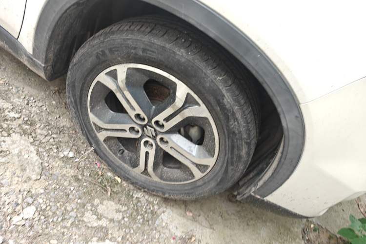 Used Suzuki Vitara 2016 1.4T Automatic Two-Wheel Drive Elite Model Right Front Wheel Hub