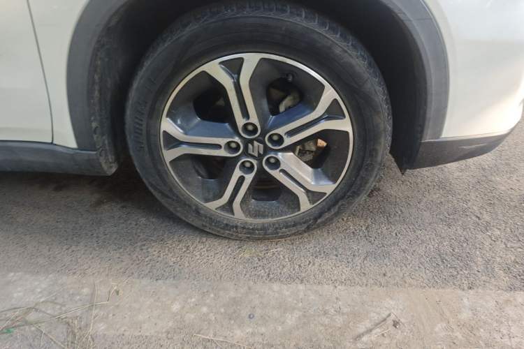 Used Suzuki Vitara 2016 1.4T Automatic Two-Wheel Drive Luxury Version Right Front Wheel Hub