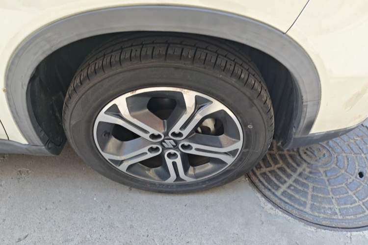 Used Suzuki Vitara 2016 1.4T Automatic Two-Wheel Drive Elite Model Right Front Wheel Hub
