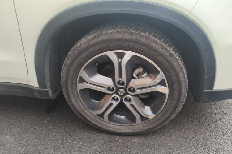 Used Suzuki Vitara 2016 1.4T Automatic Two-Wheel Drive Elite Model Right Front Wheel Hub