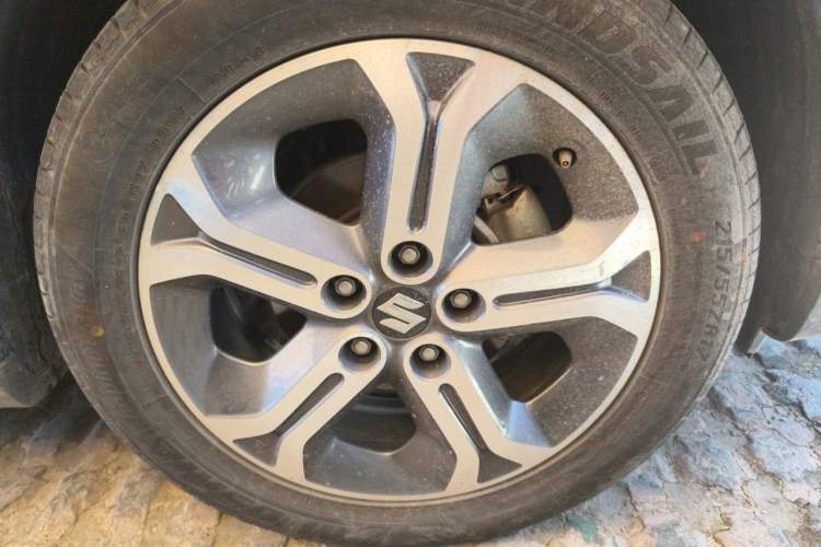 Used Suzuki Vitara 2016 1.4T Automatic Two-Wheel Drive Luxury Version Right Front Wheel Hub