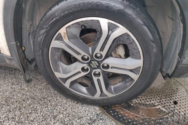 Used Suzuki Vitara 2016 1.4T Manual Two-Wheel Drive Luxury Model Right Front Wheel Hub