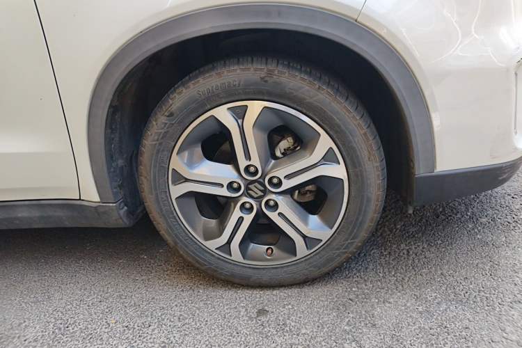 Used Suzuki Vitara 2016 1.4T Automatic Two-Wheel Drive Elite Model Right Front Wheel Hub