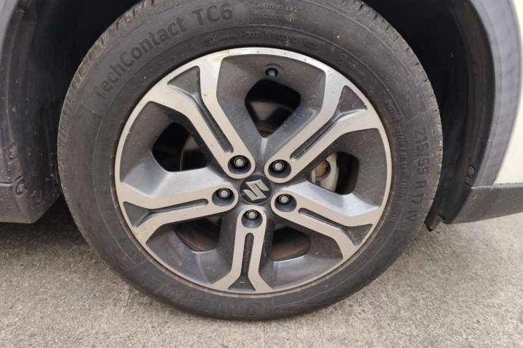 Used Suzuki Vitara 2016 1.4T Automatic Two-Wheel Drive Elite Model Right Front Wheel Hub