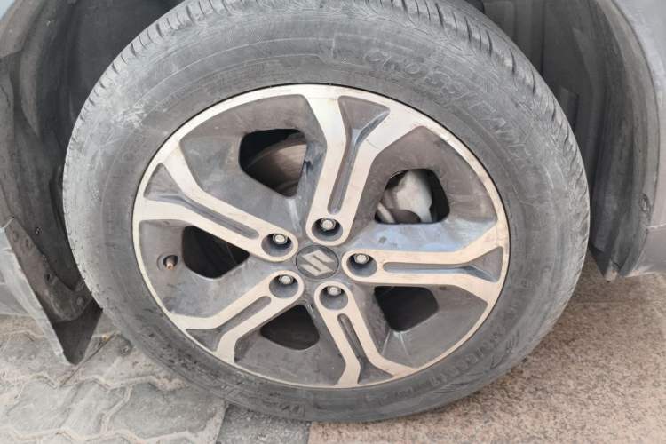 Used Suzuki Vitara 2016 1.4T Automatic Two-Wheel Drive Elite Model Right Front Wheel Hub
