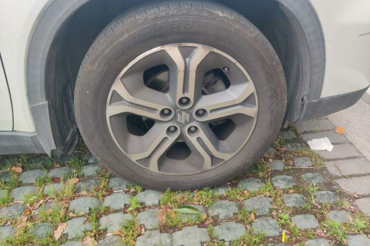 Used Suzuki Vitara 2016 1.4T Automatic All-Wheel-Drive Elite Model Right Front Wheel Hub