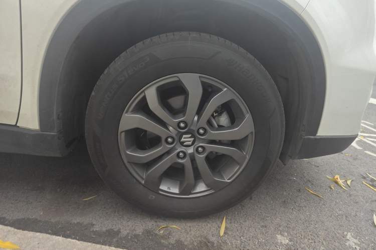 Used Suzuki Vitara 2016 1.6L Manual Two-Wheel Drive Entry-Level Trim Right Front Wheel Hub