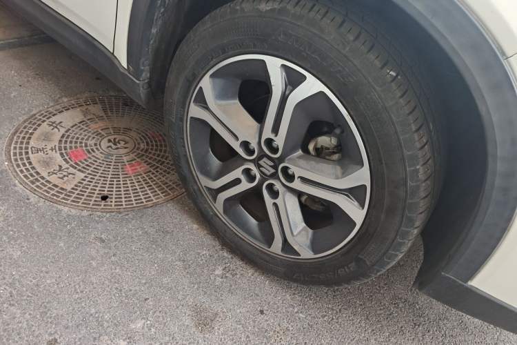 Used Suzuki Vitara 2016 1.4T Automatic Two-Wheel Drive Elite Model Right Front Wheel Hub