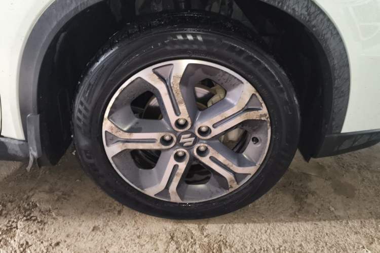 Used Suzuki Vitara 2016 1.4T Automatic Two-Wheel Drive Elite Model Right Front Wheel Hub