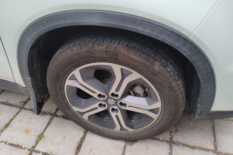 Used Suzuki Vitara 2016 1.4T Automatic Two-Wheel Drive Elite Model Right Front Wheel Hub