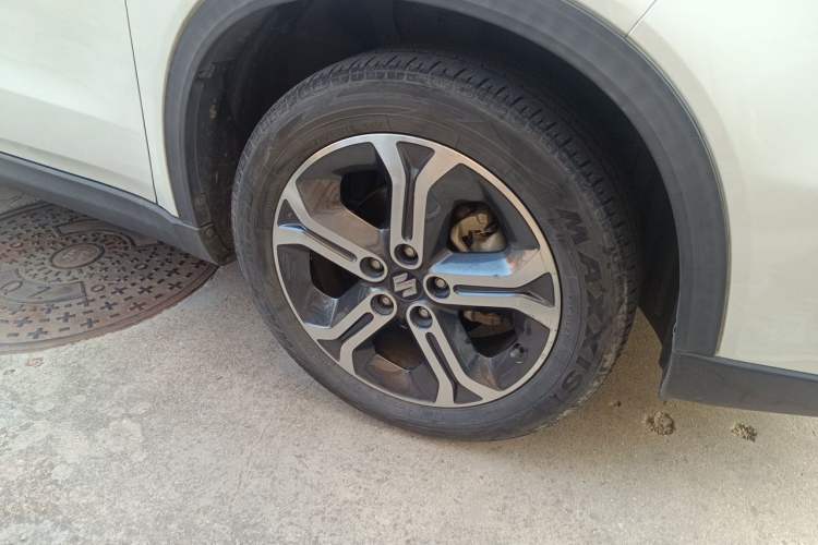 Used Suzuki Vitara 2016 1.4T Automatic Two-Wheel Drive Elite Model Right Front Wheel Hub