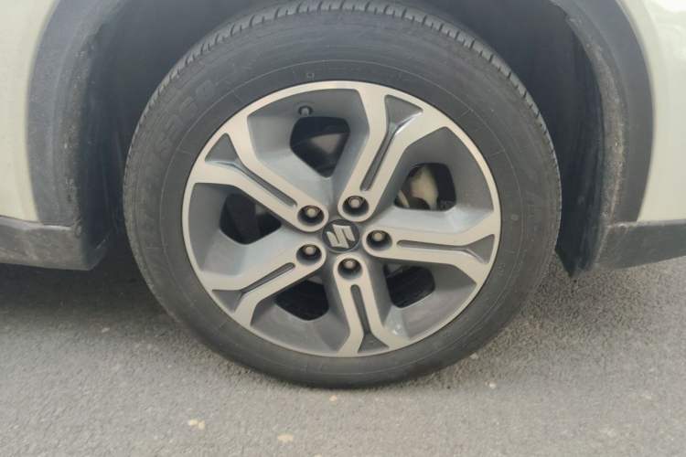 Used Suzuki Vitara 2016 1.4T Automatic Two-Wheel Drive Elite Model Right Front Wheel Hub