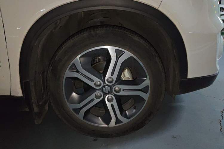 Used Suzuki Vitara 2016 1.4T Automatic Two-Wheel Drive Elite Model Right Front Wheel Hub