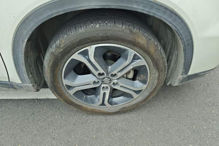 Used Suzuki Vitara 2016 1.4T Automatic Two-Wheel Drive Elite Model Right Front Wheel Hub