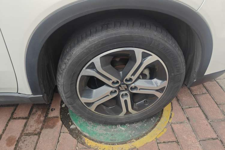 Used Suzuki Vitara 2016 1.4T Automatic Two-Wheel Drive Luxury Version Right Front Wheel Hub