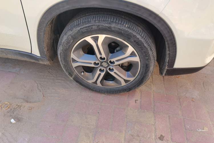 Used Suzuki Vitara 2016 1.4T Automatic Two-Wheel Drive Elite Model Right Front Wheel Hub
