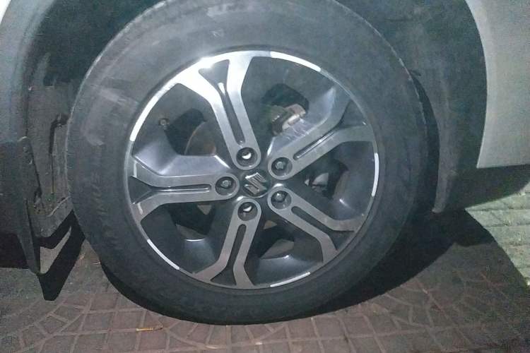 Used Suzuki Vitara 2016 1.4T Automatic Two-Wheel Drive Luxury Version Right Front Wheel Hub