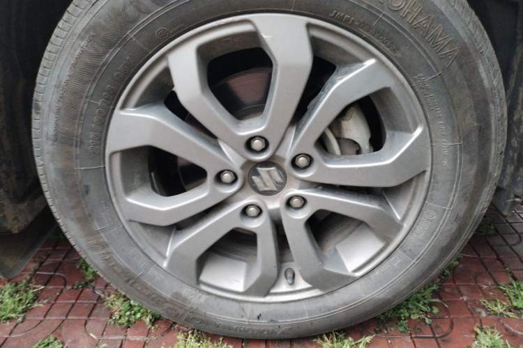 Used Suzuki Vitara 2016 1.6L Manual Two-Wheel Drive Entry-Level Trim Right Front Wheel Hub