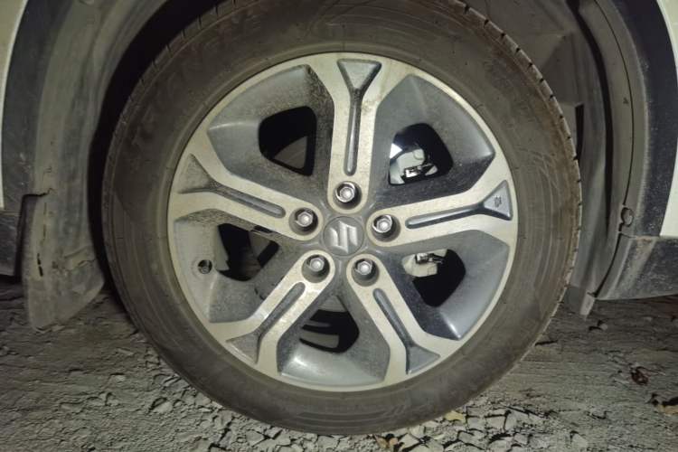Used Suzuki Vitara 2016 1.4T Automatic Two-Wheel Drive Elite Model Right Front Wheel Hub