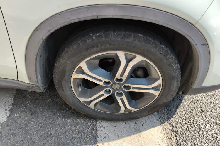 Used Suzuki Vitara 2016 1.4T Automatic Two-Wheel Drive Luxury Version Right Front Wheel Hub