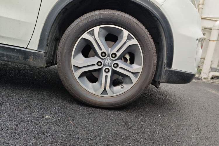 Used Suzuki Vitara 2016 1.4T Automatic Two-Wheel Drive Elite Model Right Front Wheel Hub