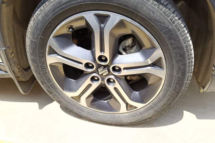 Used Suzuki Vitara 2016 1.4T Automatic Two-Wheel Drive Luxury Version Right Front Wheel Hub