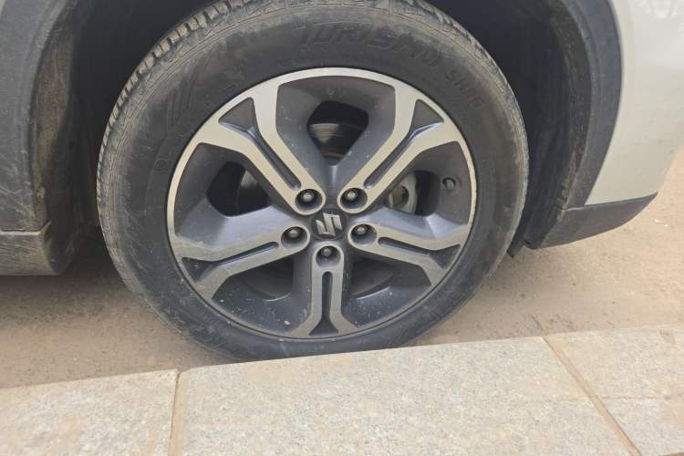 Used Suzuki Vitara 2016 1.4T Automatic Two-Wheel Drive Elite Model Right Front Wheel Hub