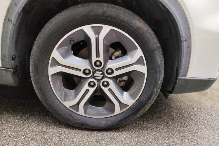 Used Suzuki Vitara 2016 1.4T Automatic Two-Wheel Drive Luxury Version Right Front Wheel Hub