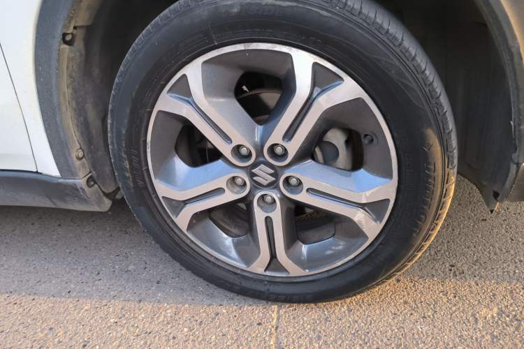 Used Suzuki Vitara 2016 1.4T Manual Two-Wheel Drive Luxury Model Right Front Wheel Hub