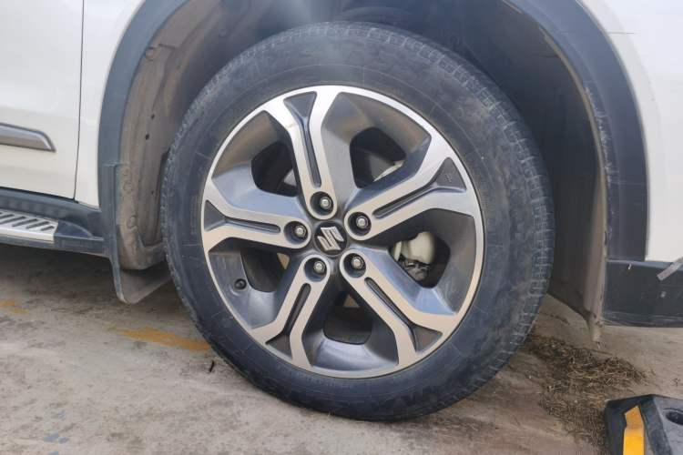 Used Suzuki Vitara 2016 1.4T Automatic Two-Wheel Drive Luxury Version Right Front Wheel Hub