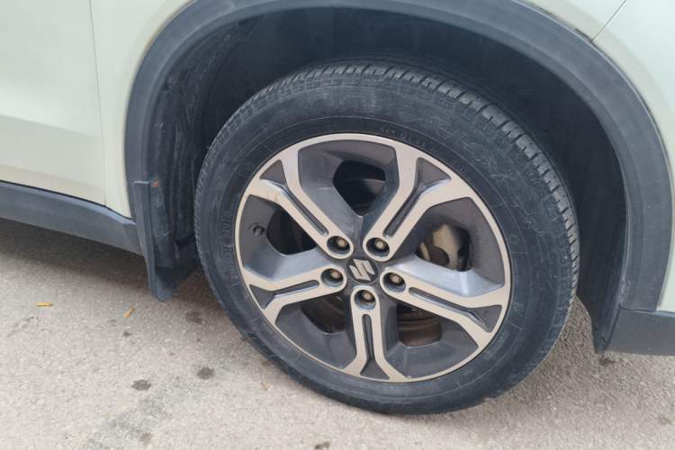 Used Suzuki Vitara 2016 1.4T Automatic Two-Wheel Drive Elite Model Right Front Wheel Hub