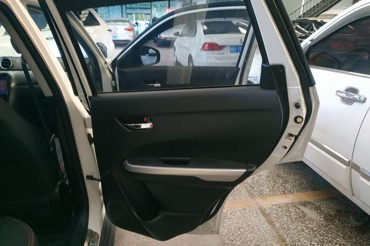 Used Suzuki Vitara 2016 1.6L Manual Two-Wheel Drive Entry-Level Trim Right Rear Door Interior