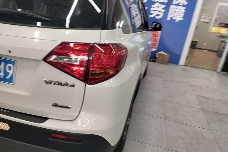 Used Suzuki Vitara 2016 1.4T Manual Two-Wheel-Drive Elite Model Right Rear Taillight
