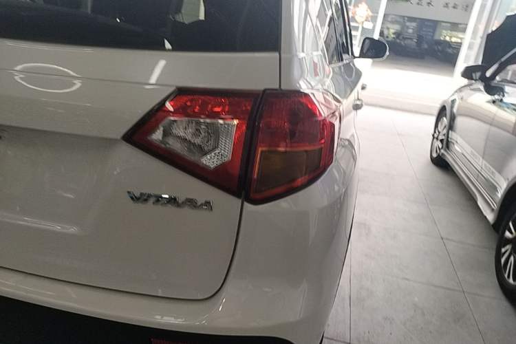 Used Suzuki Vitara 2016 1.6L Manual Two-Wheel Drive Entry-Level Trim Right Rear Taillight