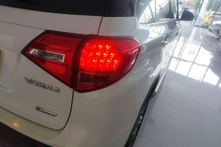 Used Suzuki Vitara 2016 1.4T Manual Two-Wheel Drive Luxury Model Right Rear Taillight