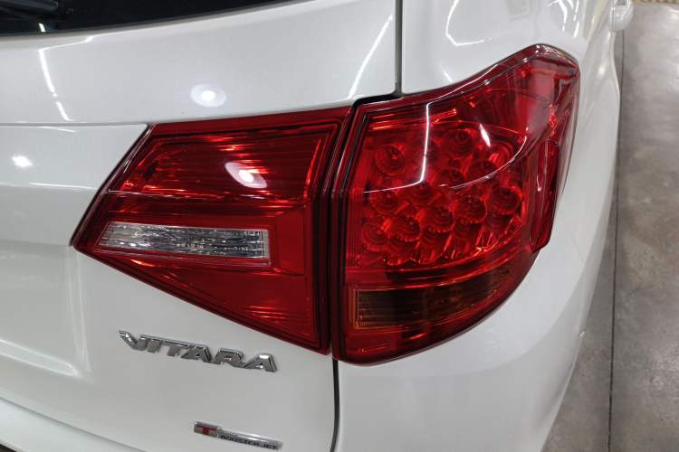 Used Suzuki Vitara 2016 1.4T Automatic Two-Wheel Drive Luxury Version Right Rear Taillight
