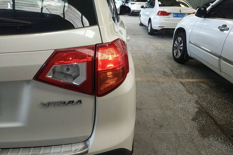 Used Suzuki Vitara 2016 1.6L Manual Two-Wheel Drive Entry-Level Trim Right Rear Taillight