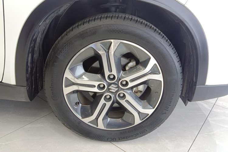 Used Suzuki Vitara 2016 1.4T Automatic Two-Wheel Drive Elite Model Right Rear Wheel Hub