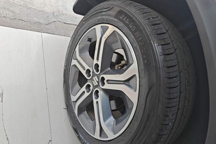 Used Suzuki Vitara 2016 1.4T Automatic Two-Wheel Drive Elite Model Right Rear Wheel Hub