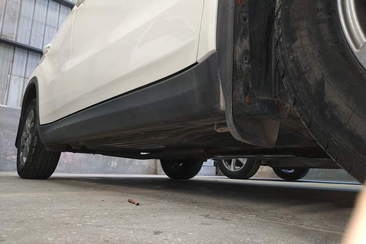 Used Suzuki Vitara 2016 1.6L Manual Two-Wheel Drive Entry-Level Trim Right Side Sill