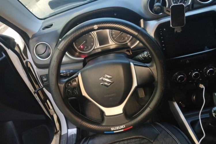 Used Suzuki Vitara 2016 1.6L Manual Two-Wheel Drive Entry-Level Trim Steering Wheel