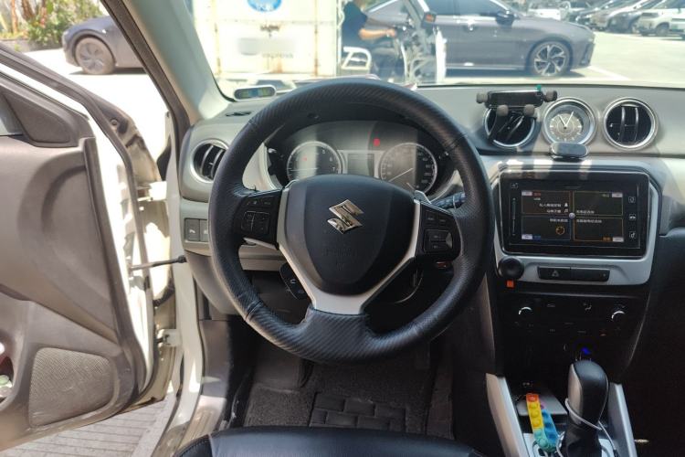 Used Suzuki Vitara 2016 1.4T Automatic Two-Wheel Drive Luxury Version Steering Wheel