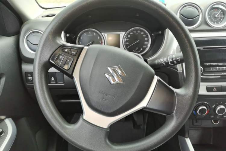Used Suzuki Vitara 2016 1.6L Manual Two-Wheel Drive Entry-Level Trim Steering Wheel