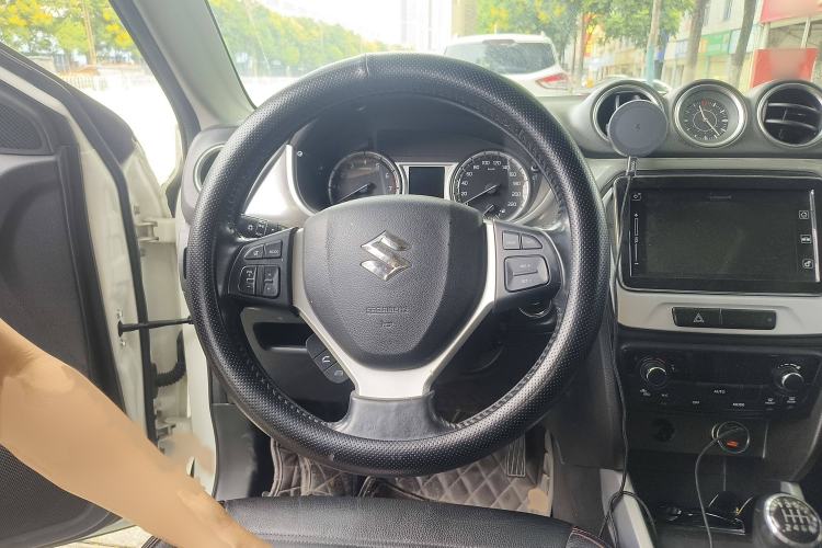 Used Suzuki Vitara 2016 1.4T Manual Two-Wheel Drive Luxury Model Steering Wheel