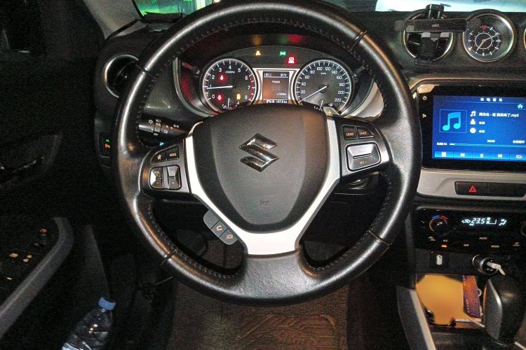Used Suzuki Vitara 2016 1.4T Automatic Two-Wheel Drive Luxury Version Steering Wheel