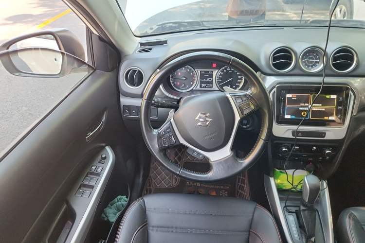 Used Suzuki Vitara 2016 1.4T Automatic Two-Wheel Drive Luxury Version Steering Wheel